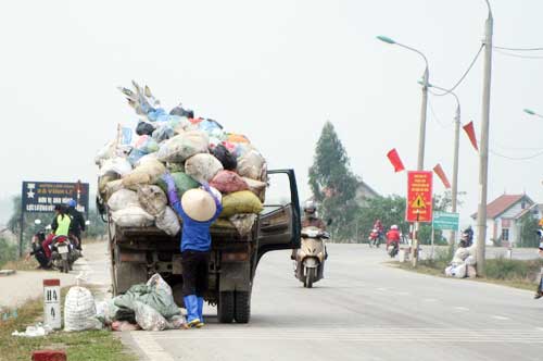 Vận chuyển rác thải - Xử Lý Chất Thải Lộc An - Công Ty TNHH Thương Mại Dịch Vụ Tổng Hợp Lộc An